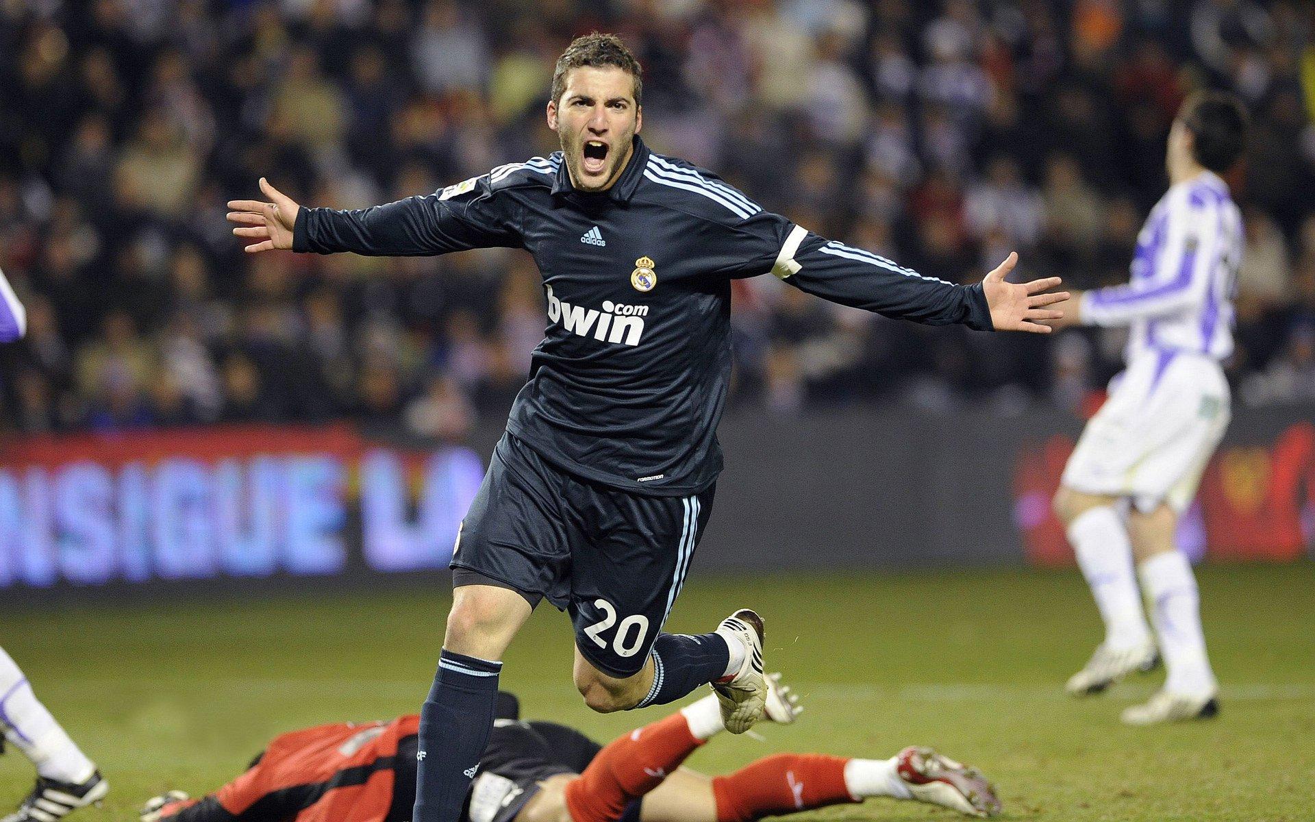 李玮锋独家专访,忆世界杯对决罗纳尔多,我弱一点,但也要去防你的勇气与时代回响